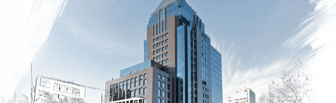 Fotografía de las oficinas de LarrainVial en Santiago con una capa de dibujo estilo croquis